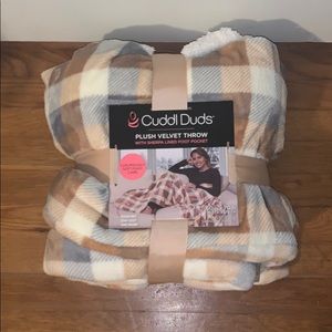 Plush velvet throw blanket